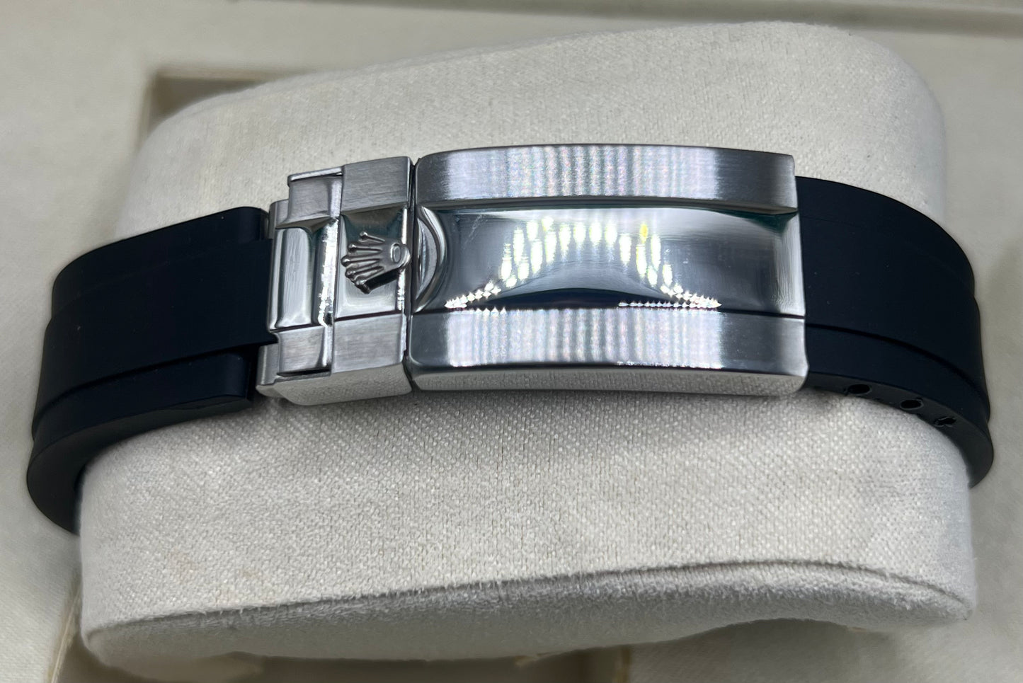 Black With Silver – Black Oysterflex Rubber