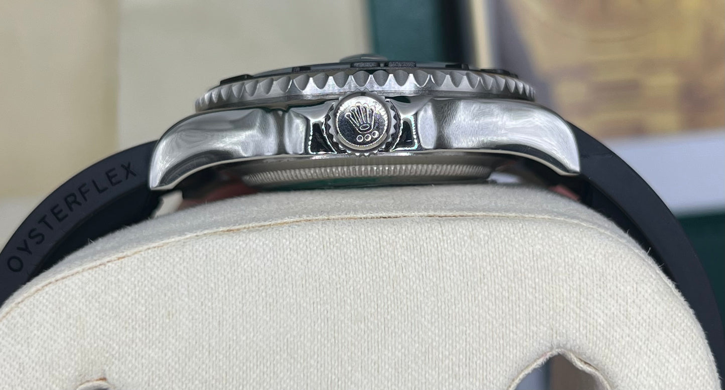 Black With Silver – Black Oysterflex Rubber